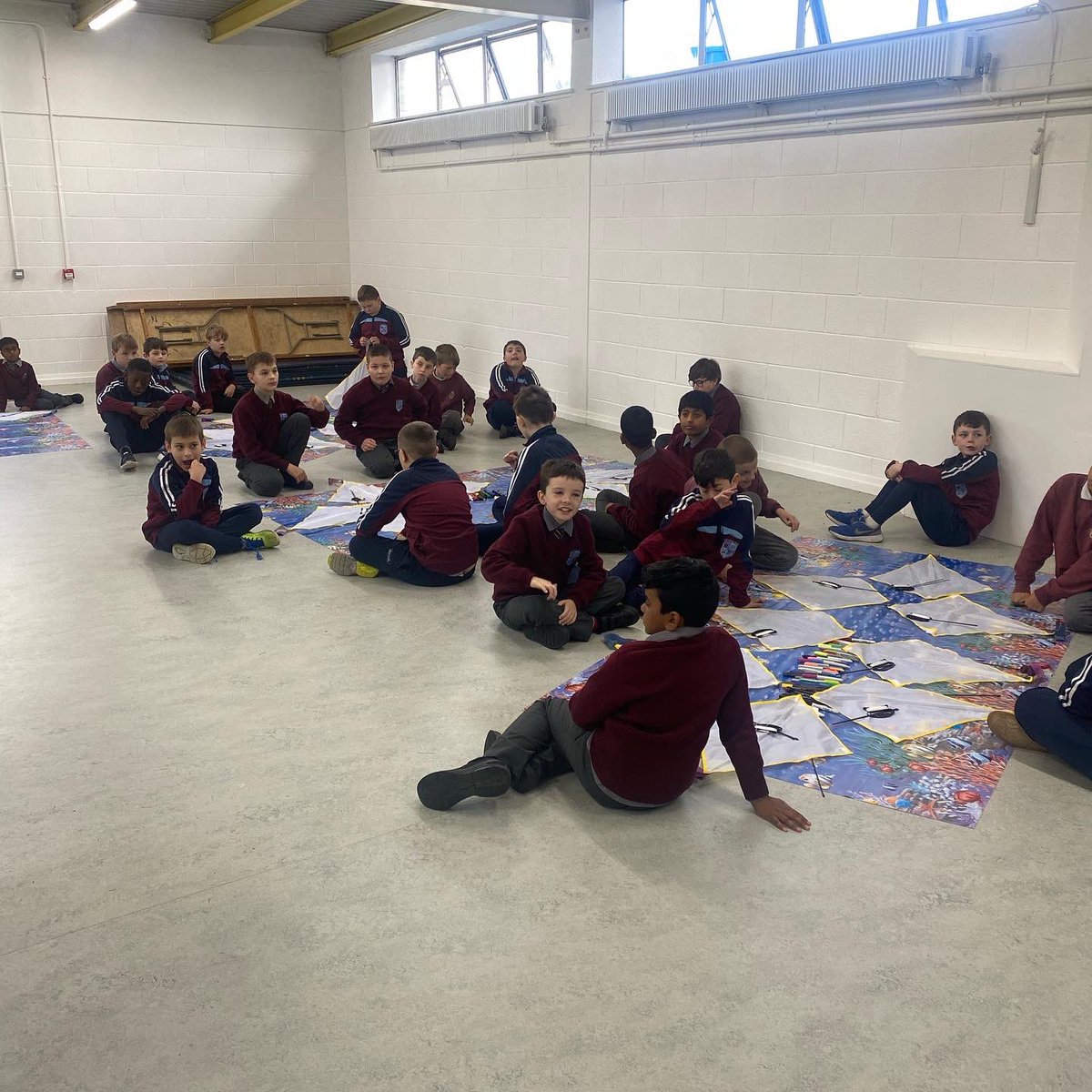 ListonMaeve's tweet photo. Great fun 2day with boys from @nenaghcbsp for @ScienceWeek @ScienceTipp with @goflyyourkite organised by enterprise & community engagement @MICLimerick @MICSTEMCrAFT #aviation #scienceofflight #stem @President_MIC @hea_irl @TrishLynch3 @skillsmidwest @SFICuriousMinds @scienceirel https://t.co/eOw0g3VxOa
