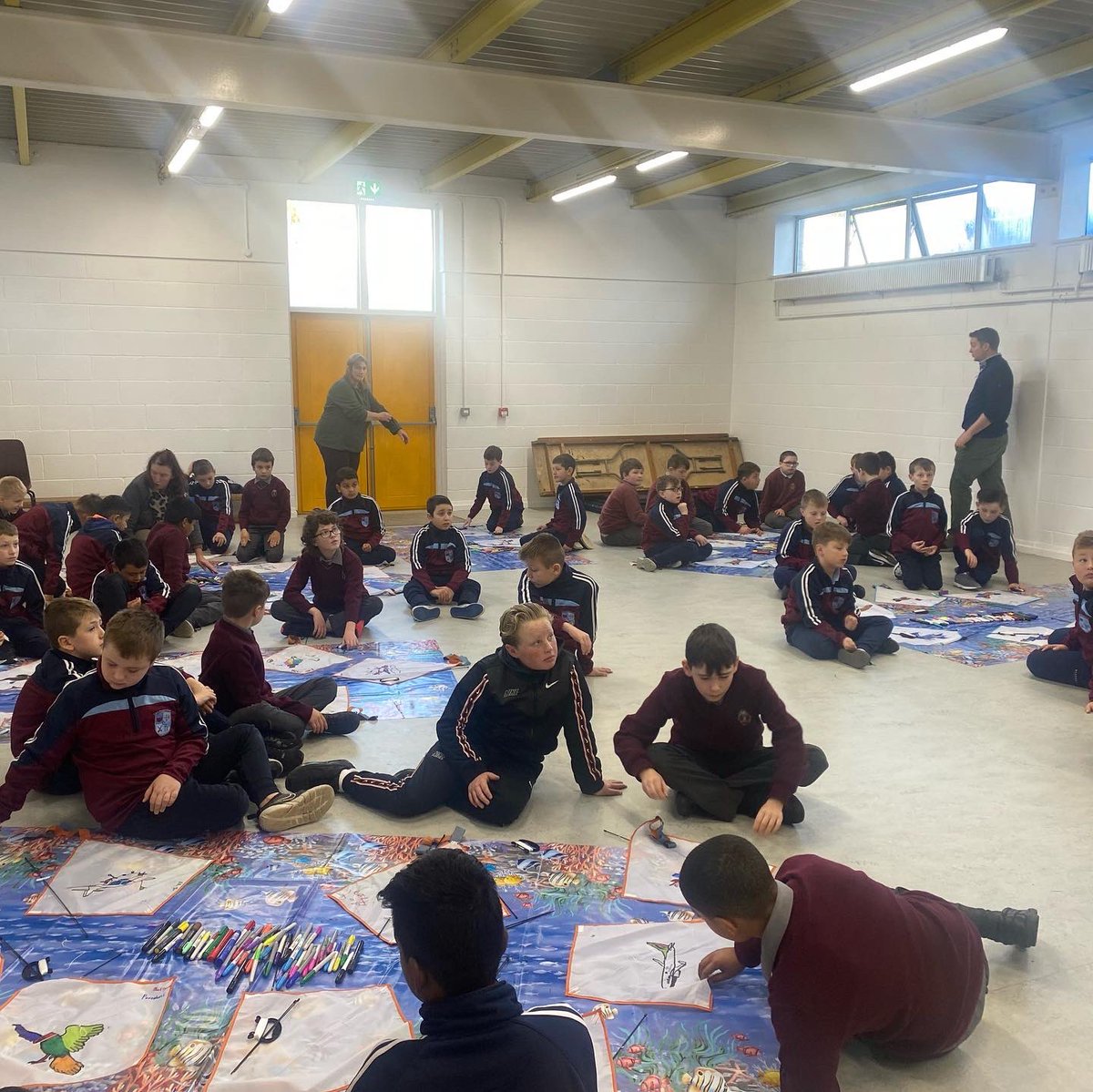 ListonMaeve's tweet photo. Great fun 2day with boys from @nenaghcbsp for @ScienceWeek @ScienceTipp with @goflyyourkite organised by enterprise & community engagement @MICLimerick @MICSTEMCrAFT #aviation #scienceofflight #stem @President_MIC @hea_irl @TrishLynch3 @skillsmidwest @SFICuriousMinds @scienceirel https://t.co/eOw0g3VxOa
