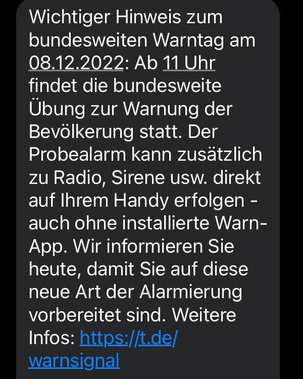 Ein neues Katastrohen-Warnsystem namens ,,Cell Broadcast" wird eingeführt. 🚨
Mit dem neuen Warnsystem wird man per SMS über eine mögliche Katastrophe informiert. So will man vermeiden, dass man sich nicht extra eine App herunterladen muss. 
Mehr Infos:
bit.ly/3tz6fzb