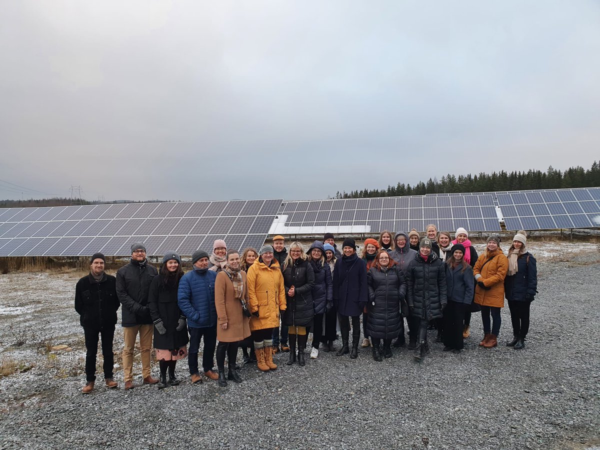 mahkupirkanmaa's tweet photo. ELY-keskusten ilmastoasiantuntijaverkoston kokoontumisessa tutustutaan LEMENE-energiayhteisöön. Hienoilta näyttävät paneelit! #ELYilmasto #ELYilmastoverkosto @PirkanmaanELY @ELYkeskus https://t.co/HSEUOmuoDc
