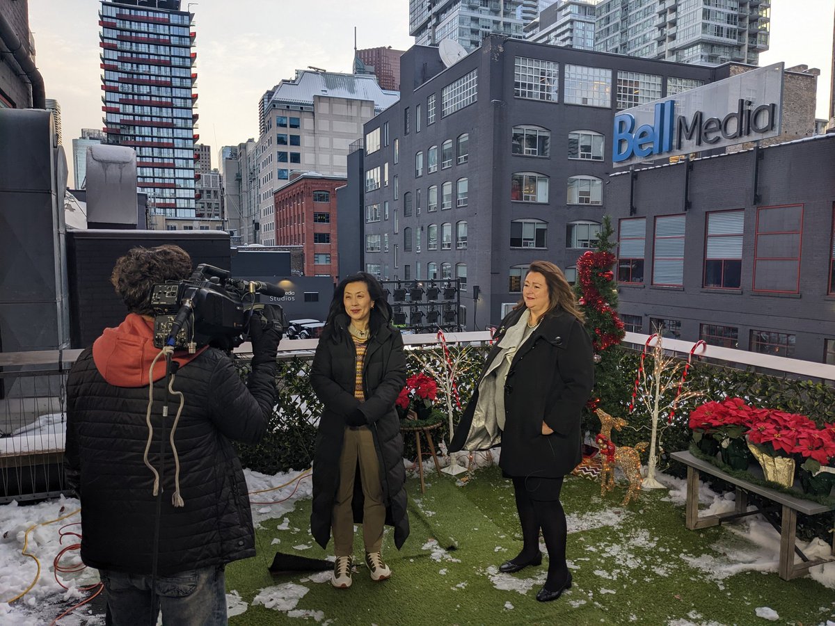 Make sure you bring an unwrapped toy 🧸 if you're headed to the #SantaClausParade this weekend!
Our friends <a href="/DesjardinsGroup/">Desjardins Group</a> have set up TWO drop off locations along the route. Berczy Park and Emmanuel College 🎁

#MyChristmasWish