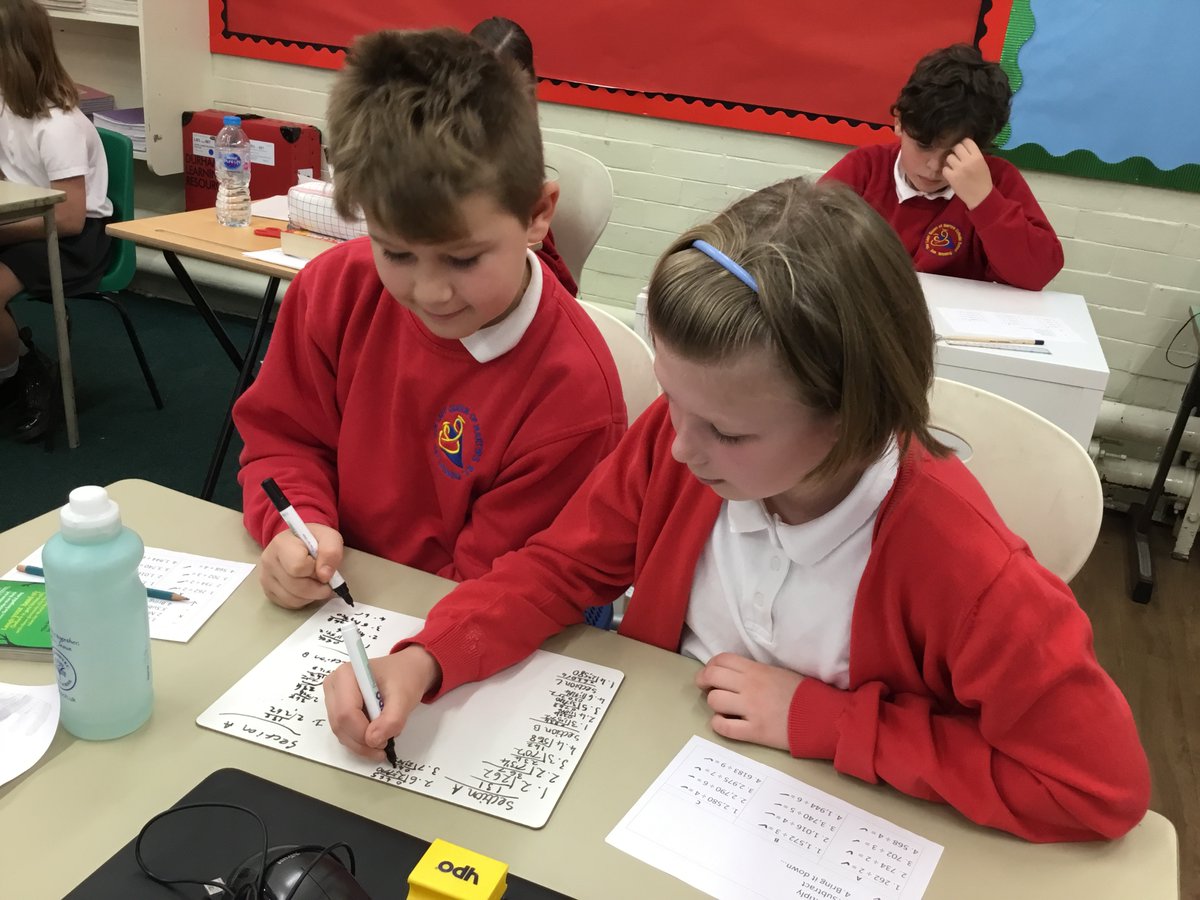 OLQM_EshW's tweet photo. Class 4 have been putting their division skills to the test by working out division questions and problems with a partner. #C4Maths #Article28 @kathyarrsa https://t.co/cMluOdXbm6