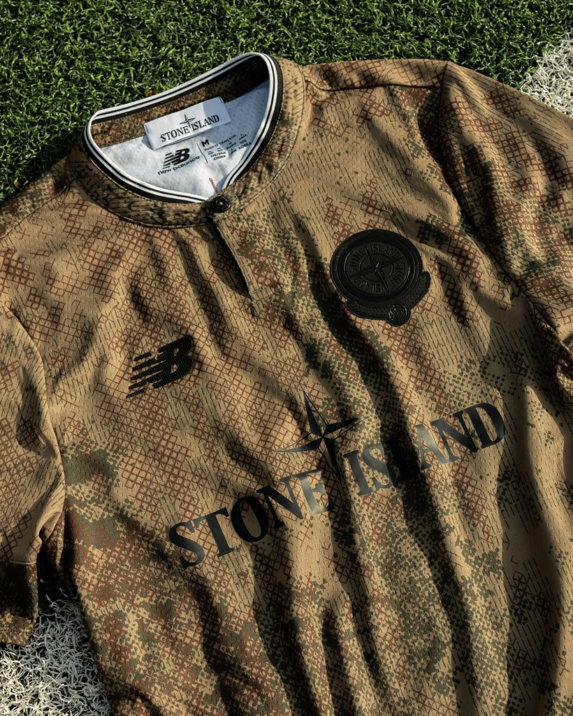 SurpriseShirts's tweet photo. New Balance have just announced they’re collaborating with Stone Island to release this kit and boots. New Balance athletes Raheem Sterling and Bukayo Saka will wear the boots during the World Cup!🏴󠁧󠁢󠁥󠁮󠁧󠁿

#GetTheBadgeIn https://t.co/HVcDd7DXye