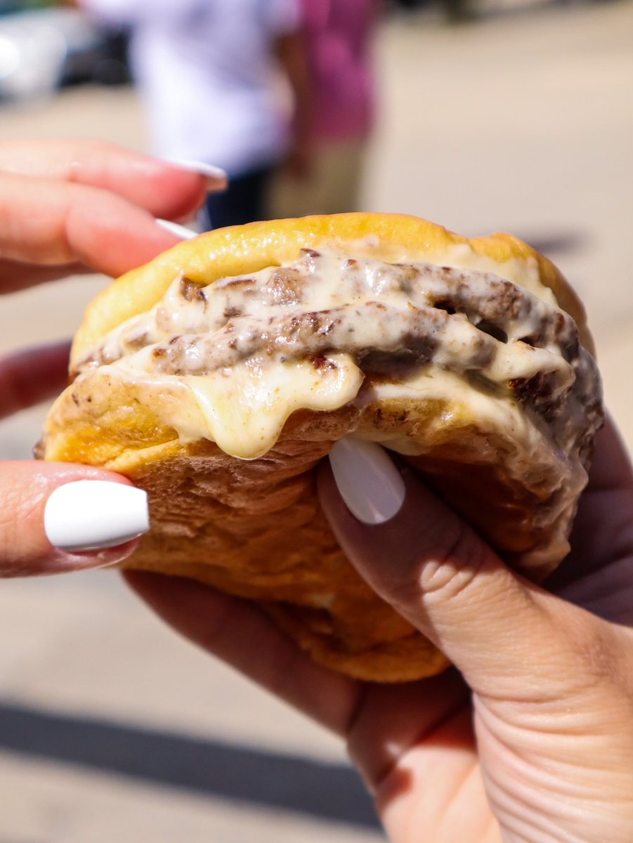 Some things in life aren’t guaranteed (like Taylor Swift Tickets) but quality, fresh food and friendly service from Sullivan’s is 🍔