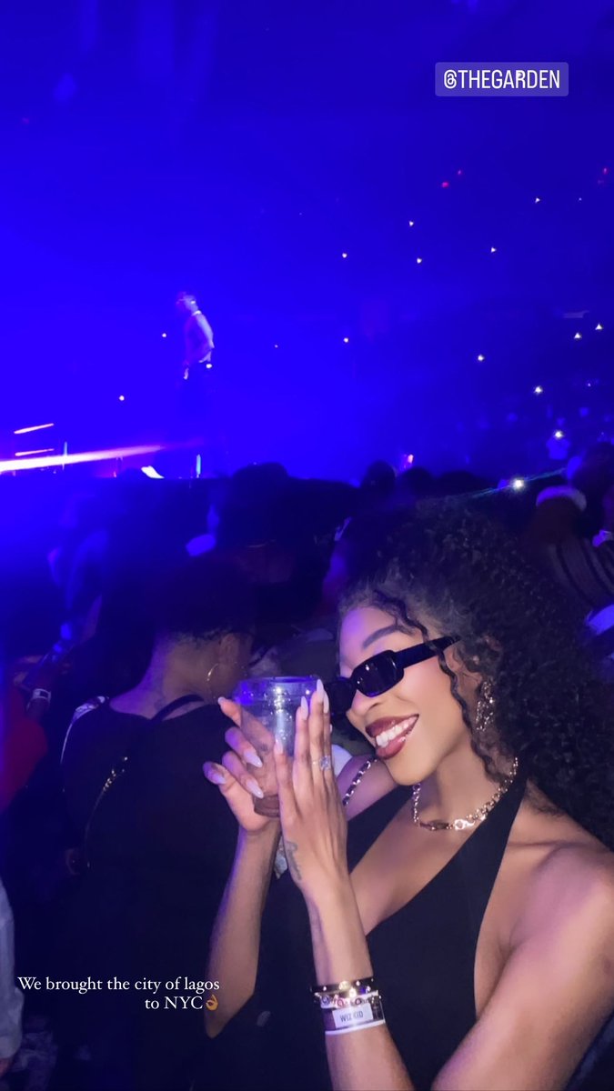 K4Kendra's tweet photo. Best seats in the house, all for popsy! @wizkidayo 
That intro though!!!!🔥🔥 #WizKid𓃵 #WizkidMsg https://t.co/mwd4Ri8UfN