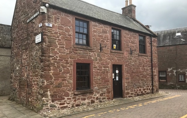 Currently available to let - Unit 1 Cumberland Close, Kirriemuir. A traditional stone-built detached retail unit, situated in a purpose built square adjacent to three additional units. Rent £5,400 per annum. For more details about this fantastic unit, see bit.ly/3Gpije2.