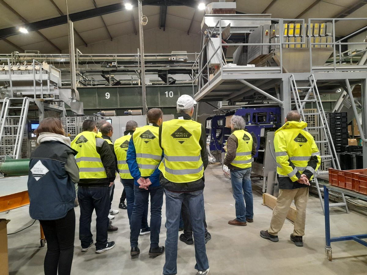 Pour la semaine de l'agro alimentaire : avec 
@pole_emploi Blois Gare et Cap emploi ➡️visite de la ferme de la Motte avec des demandeurs d'emploi. Des postes à pourvoir : opérateurs de tri et de conditionnement, caristes, opérateurs de machines. 
@poleemploi_RCVL