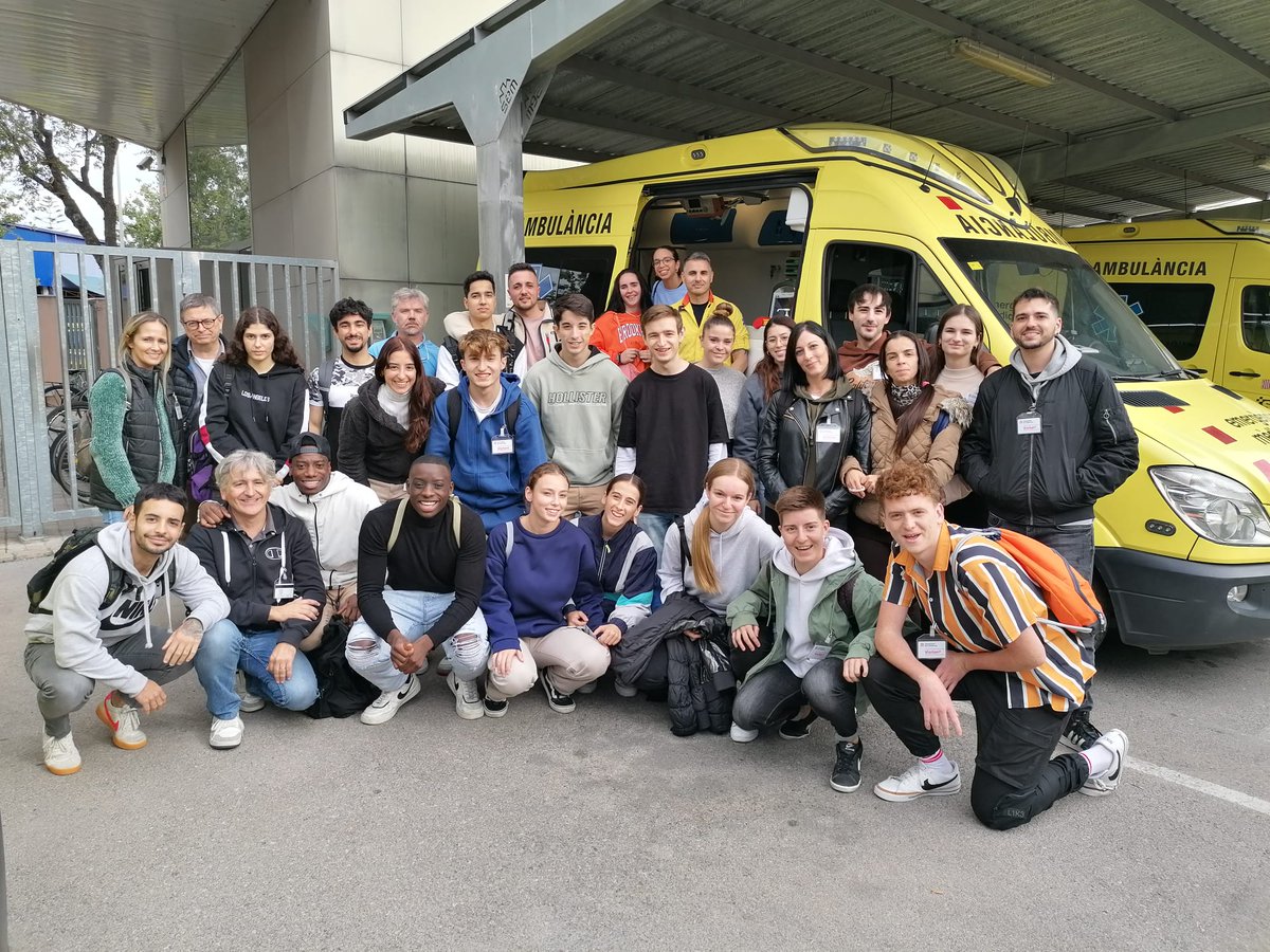 Visita a la seu del Sistema d’Emergències Mèdiques (SEM), l’alumnat del segon curs del CFGM d’Emergències Sanitàries