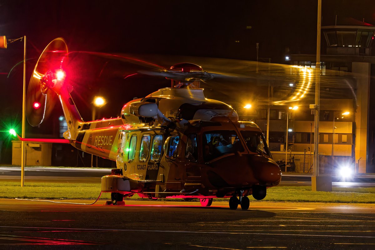 rubenoosterman_'s tweet photo. @Kustwacht_nl night ops met de nieuwe helikopter op Den Helder Airport gisteravond! 🚁🤙 https://t.co/EwiG26kLHa