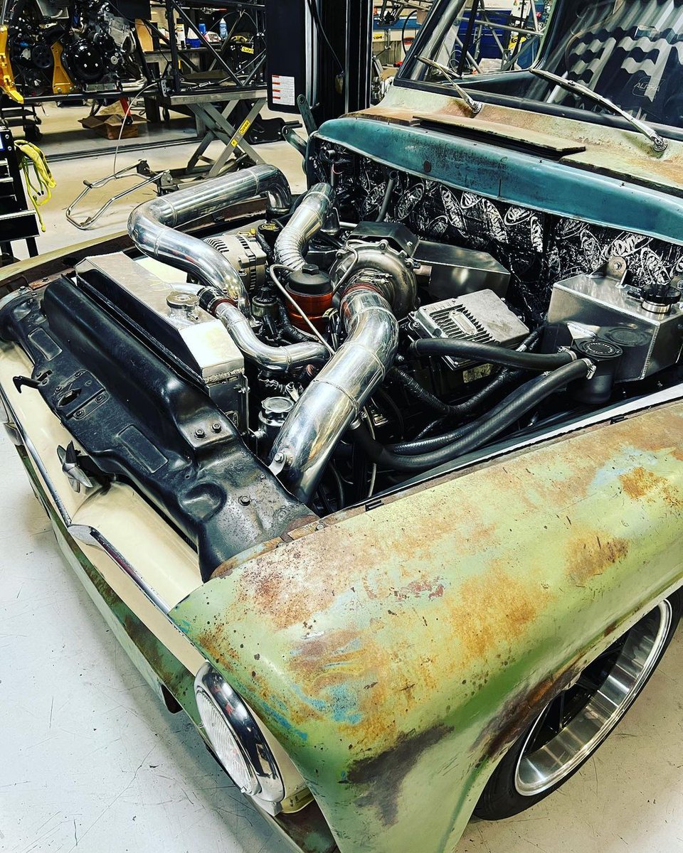 EngineBuildMag's tweet photo. While racing is an option, this F100 serves its owner more as a daily cruiser. Under the hood is a 6.0L Powerstroke that makes 700 horsepower on fuel and nearly 1,000 on one shot of nitrous. It's our #dieseloftheweek sponsored by @AMSOILINC.
https://t.co/WZfznHwWuF https://t.co/KPwTtfg2sM