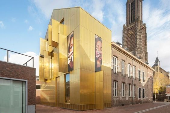phaloneDjoums's tweet photo. Golden metal cladding https://t.co/BzaMZWWNWn