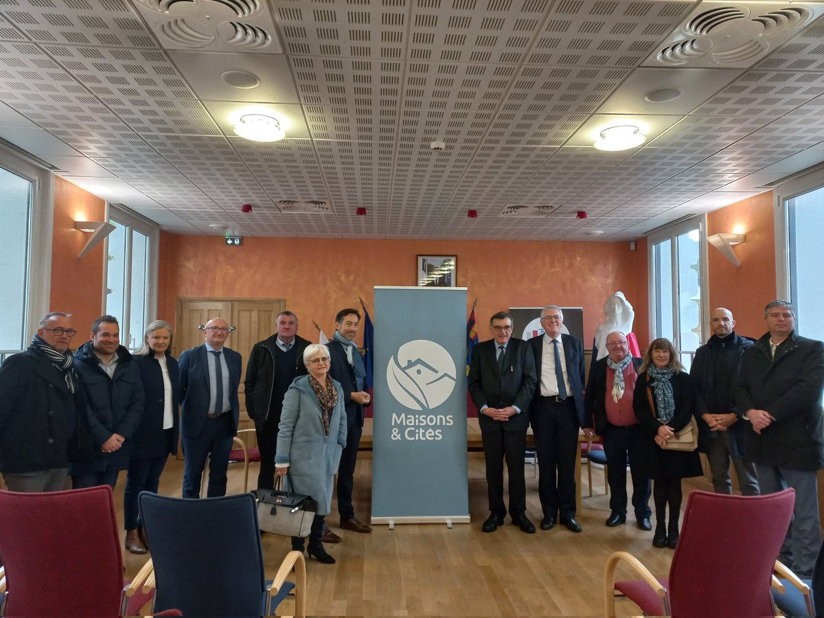 maisonsetcites's tweet image. Nous avons visité ce matin deux chantiers de construction🏘 de logements neufs à #Liévin : 40 logements rue Bourvil et 48 logements rue Marie Liétard, en #coeurdeville, avec @AggloLensLievin @Prefet62 @ActionLogement @BanqueDesTerr