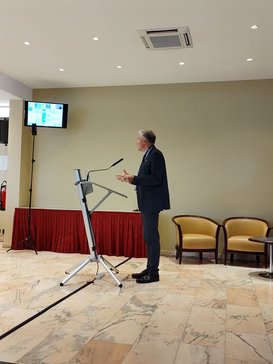 CopernicusLand's tweet image. Michael Cherlet at DG JRC presents the impressive number of products provided by The Global Land Service and highlights the importance of looking at the users and their needs. 

#CLMS #CopernicusLandUserEvent