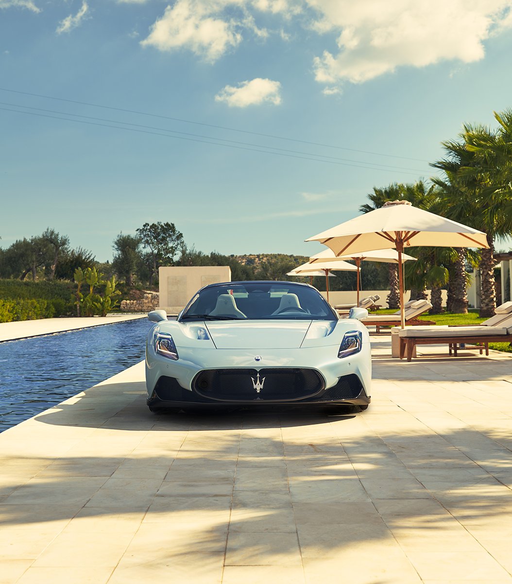 Paradise. Enough said. 
Where's your Cielo happy place?
#MaseratiMC20Cielo