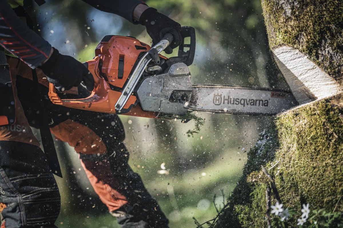 genesis_dist's tweet photo. BREAKING NEWS - Genesis is officially a @HusqvarnaUSA dealer! #askyourgenesisrep about ordering gas or electric products: chainsaws, backpack blowers, string trimmers, pole saws- and of course, the AUTOMOWER #newpartner #newproducts #roboticmower https://t.co/E6ho7BfppM