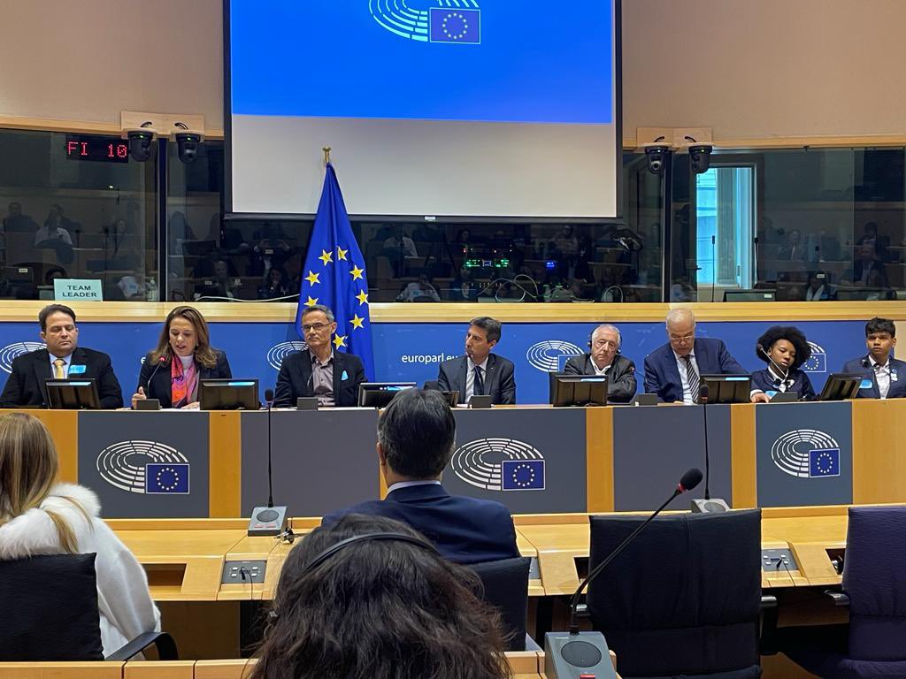 ocupaciocat's tweet photo. 🇪🇺 Participem en representació del  #SOC a la presentació de les conclusions del programa #YOPEVA, al #Parlament #Europeu, amb l'eurodiputat Jordi Soler i @fundesplai @JJtorreslopez 
#UE https://t.co/6SgxR8J1Oq