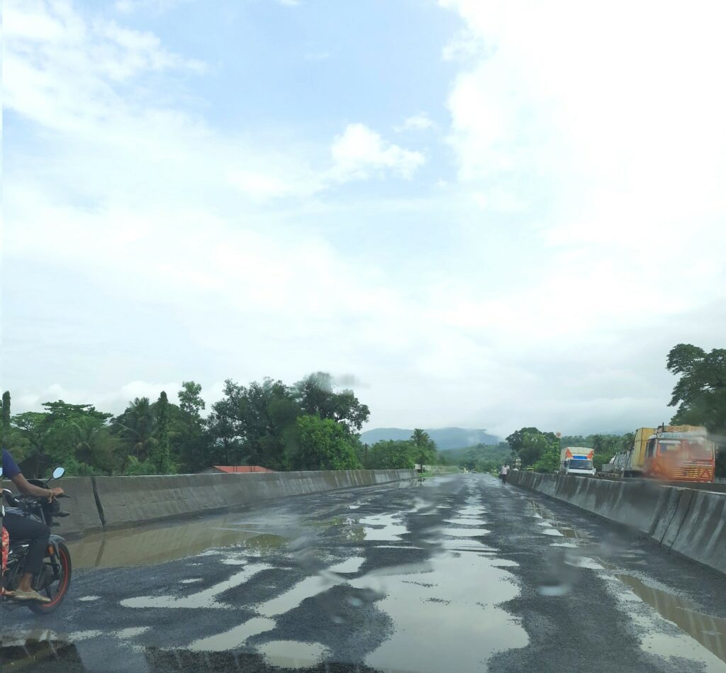 This is the the state of the highway NH66 between Panvel and Kolad. How is this ok? When will it be fixed? <a href="/Dev_Fadnavis/">Devendra Fadnavis</a> <a href="/CMOMaharashtra/">CMO Maharashtra</a> <a href="/NHAI_Official/">NHAI</a> <a href="/nitin_gadkari/">Nitin Gadkari</a>