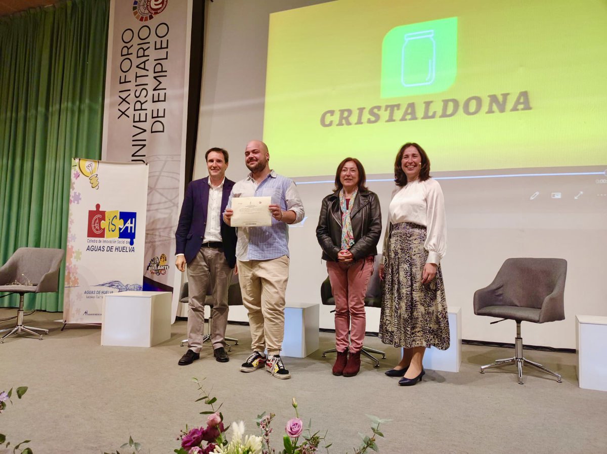 AguasDeHuelva's tweet photo. Entregamos los premios del II Concurso de “Ideas💡locas para cambiar el mundo 🌍” junto a @UniHuelva, #Soipea y nuestra @catedraAH. ENHORABUENA a todos los premiados por sus geniales proyectos basados en los #ODS de la @Agenda2030Gob. https://t.co/oRgEmXW5CF