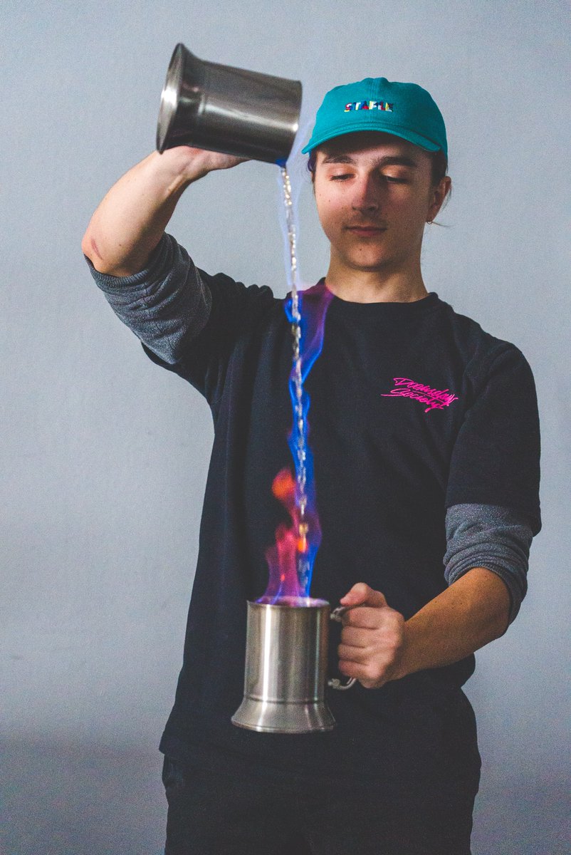 Durante il corso Vintage Mixologist i nostri ragazzi hanno la possibilità di realizzare un Blue Blazer con un Throwing infuocato! 
Ci vuole tecnica, precisione e anche un pò di coraggio! 
Bravissimi! 

#mixologyacademy