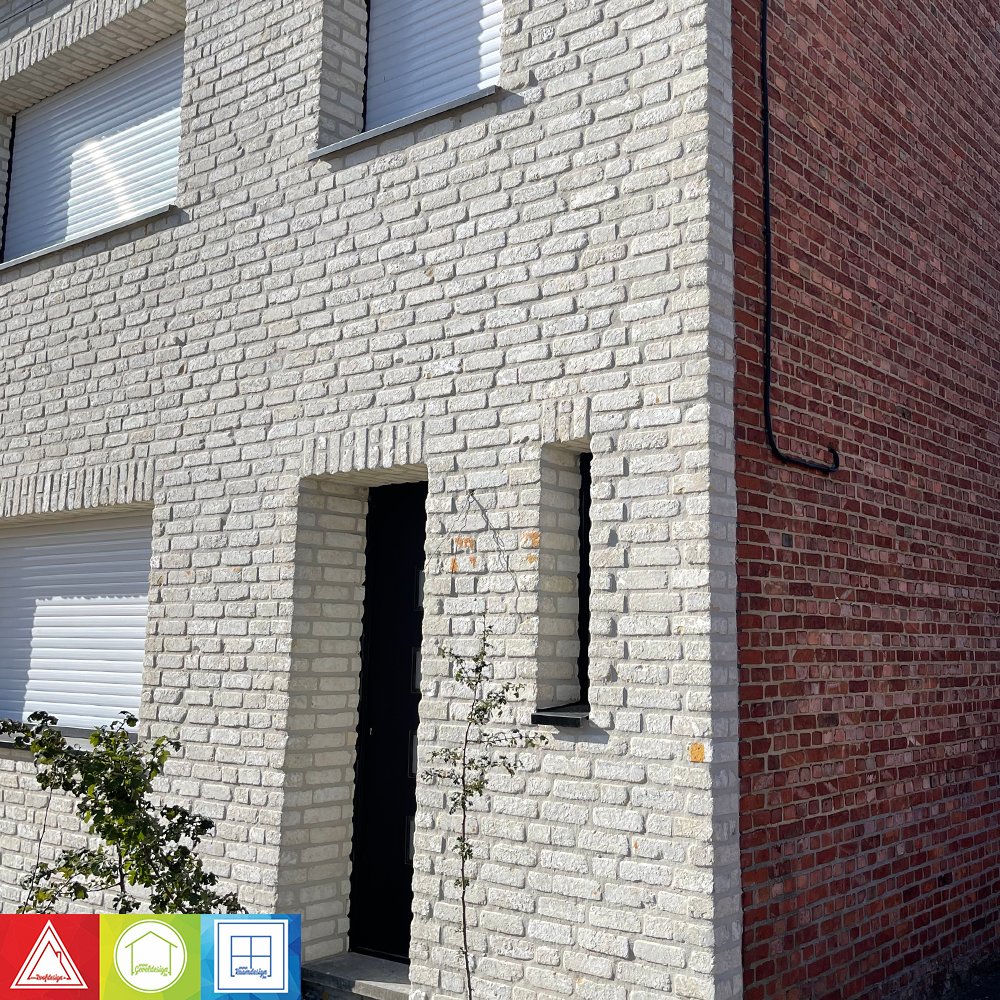 Geveldesign2250's tweet photo. Bij dit project hebben wij mogen zorgen voor de ramen en steenstrips. 

Wij zijn hier grote fan van! Op de rechtse foto kan je kijken hoe de steen er eerst uitzag. Is deze verandering niet fantastisch? 😍

#vebrouwing #steenstrip #ramen #verschil #renovatie https://t.co/n92NkE42Ce