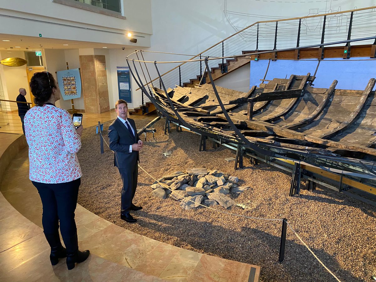 GerAmbTLV's tweet photo. Jaw-dropping moment standing in front of the perhaps oldest preserved ship - a 2400 year old beauty in Hecht Museum Haifa. Soon a major exhibition on the lives and legacy of the Jeckes will move into a whole wing next door. @UofHaifa #Jeckes #HechtMuseum https://t.co/798n3QeKaf