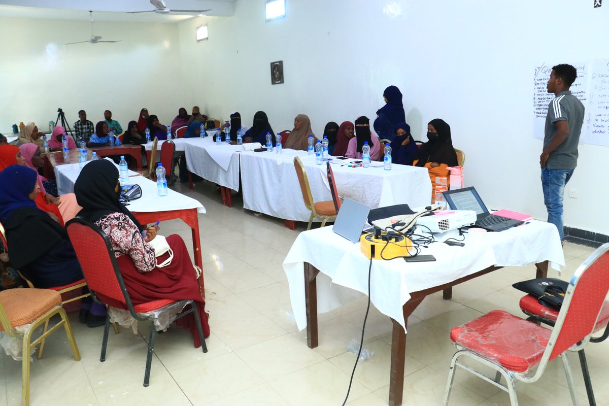 YPeer's tweet image. Positive parenting is very important for children and adolescents to grow healthy and reach their full potential. Y-PEER, with the support of UNFPA, continued training for the parents and encouraged them to spend more time with their children. #Somaliland #GirlsDevelopment