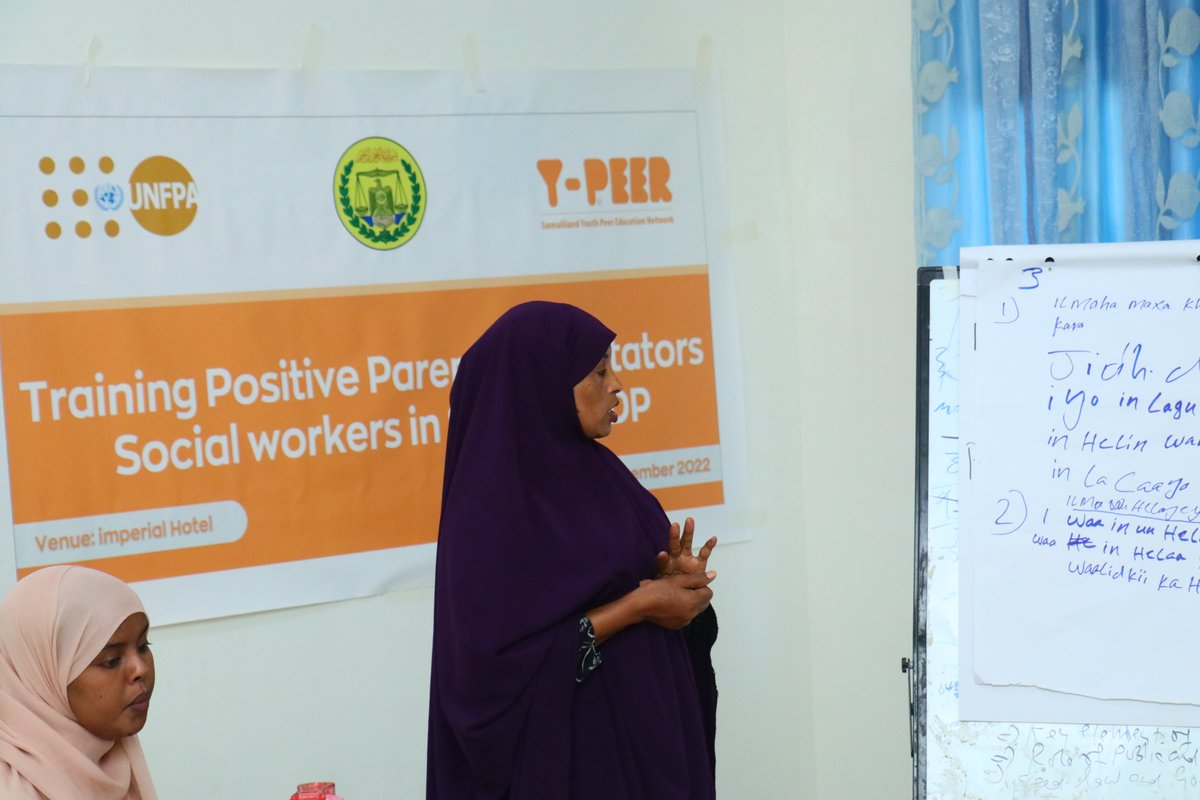 YPeer's tweet image. Positive parenting is very important for children and adolescents to grow healthy and reach their full potential. Y-PEER, with the support of UNFPA, continued training for the parents and encouraged them to spend more time with their children. #Somaliland #GirlsDevelopment