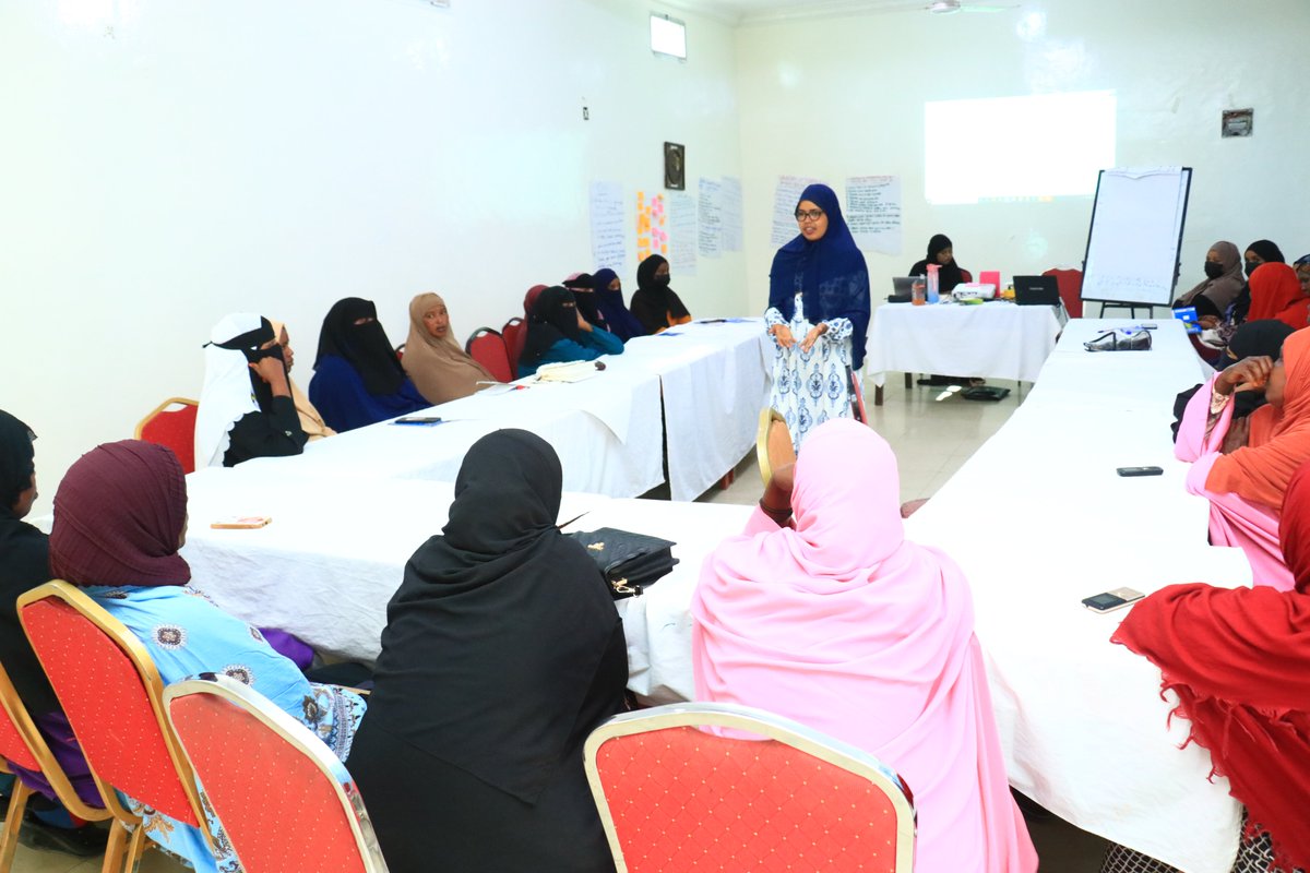 YPeer's tweet image. Positive parenting is very important for children and adolescents to grow healthy and reach their full potential. Y-PEER, with the support of UNFPA, continued training for the parents and encouraged them to spend more time with their children. #Somaliland #GirlsDevelopment