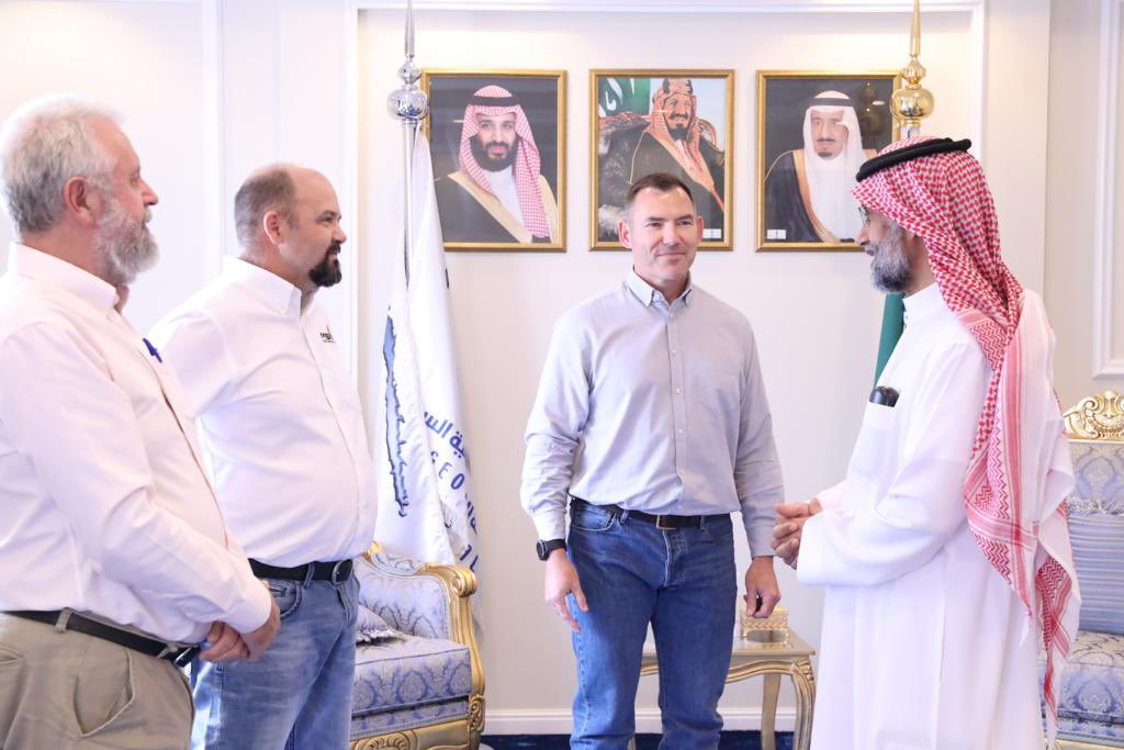 اجتمع سعادة الرئيس التنفيذي لـ #هيئة_المساحة_الجيولوجية_السعودية   وفريق مبادرة الاستكشاف المسرع بخبراء شركة MSA الجنوب أفريقية الشريك الفني للمبادرة بهدف الإطلاع على مستجدات الأعمال ووضع خطط العمل المستقبلية حيز التنفيذ.