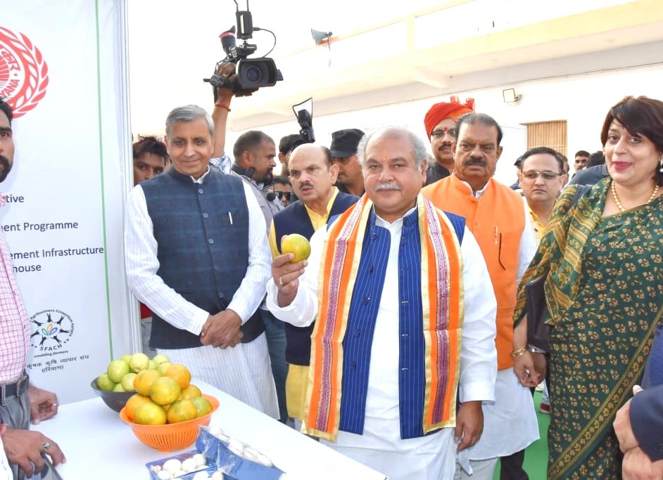 JPDALALBJP's tweet photo. आज अटेरना (सोनीपत) में फसल समूह विकास योजना के अंतर्गत फसल समूह केन्द्र एवं 30 एकीकृत पैकहाउस का उद्घाटन केन्द्रीय कृषि मंत्री आदरणीय श्री @nstomar जी के मार्गदर्शन में सम्पन्न हुआ। 

माननीय मंत्री जी ने अपने आशीर्वचनों से हरियाणा के किसानों का हौसला बढ़ाया इसके लिए आपका आभार। https://t.co/Ji13uHAuXP