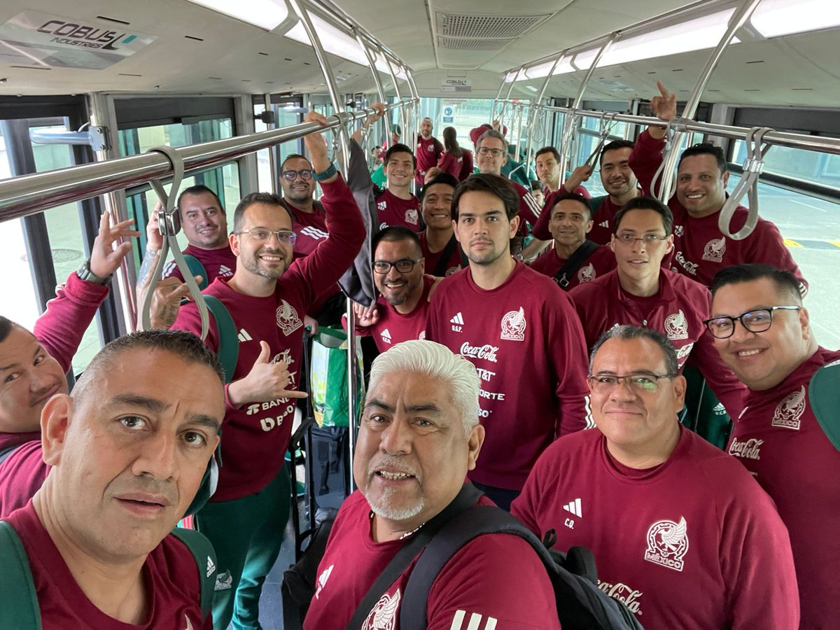 etzel_KO_photo's tweet photo. Con mucha emoción e ilusión #Qatar2022 @seleccmexicana https://t.co/Ol8zNBtSJn