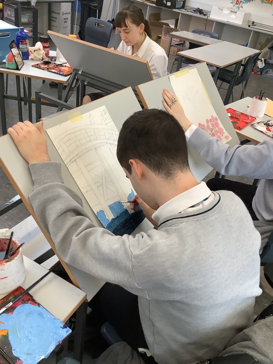 Oide_SarahMc's tweet photo. 6th year Art students finishing up their paintings for their November assessment! Love seeing all the different approaches. @kingswoodcc https://t.co/ZBsAUmokRl