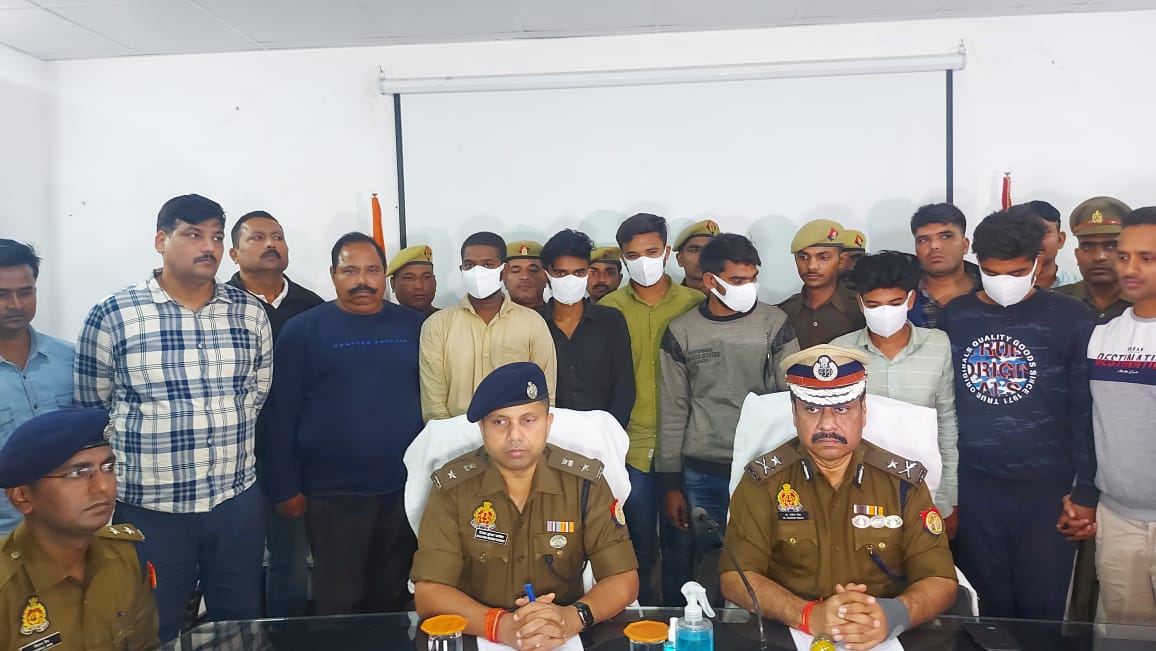 <a href="/NewsPrayagraj/">Prayagraj News</a> एसपी गंगापार अभिषेक अग्रवाल व  एएसपी चिराग जैन की मेहनत से फाफामऊ में हुए डकैती का खुलासा