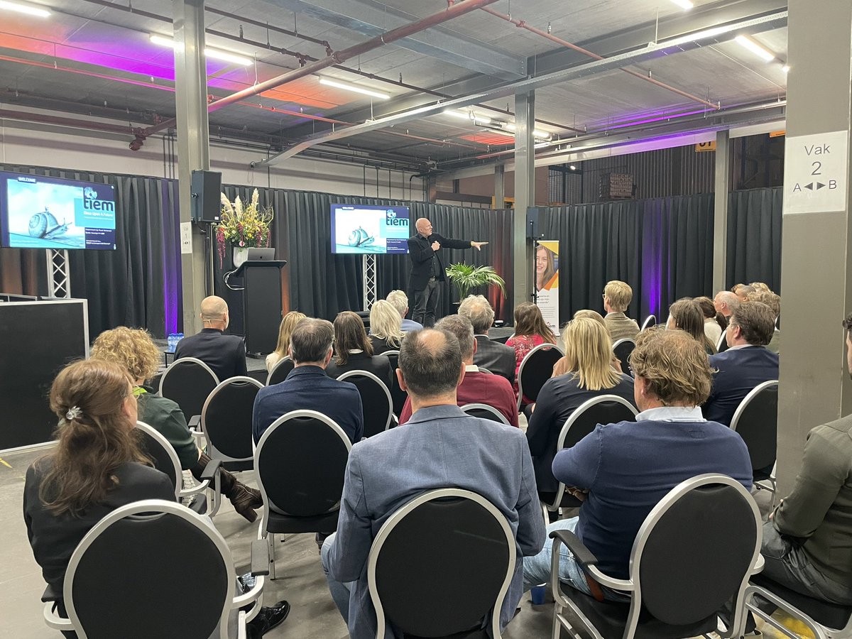 Spreker toekomstdenker Ruud Veltenaar op het Najaarssymposium bij <a href="/tiemwerkt/">Tiem</a> #OnceUponAFuture