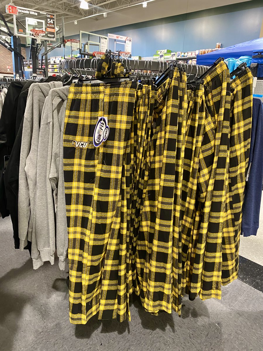 VCUGear's tweet image. Holiday gift ideas: Dick's in Willow Lawn has tons of cute and cozy gear! 👀 

#VCU #VCUGear #LetsGoVCU #VCURams #VCURamily