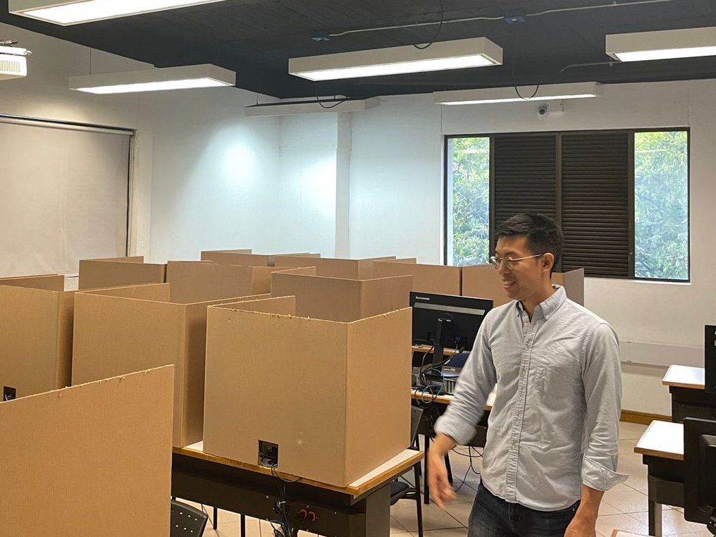 #Hoy en nuestra facultad se encuentra Kyosuke Tanaka de Aarhus University <a href="/AarhusUni/">Aarhus Universitet</a> Dinamarca 🇩🇰 , en el marco de los "Experimentos Económicos" que se desarrollan en conjunto con el Grupo de Investigación Ciencias de la Decisión.