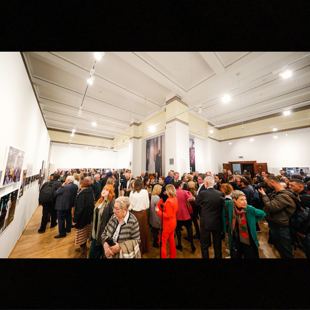 VIIAcademy's tweet photo. “Yves Saint Laurent by Alexandra and Pierre Boulat” exhibition opening in Sarajevo.
📷 ©Jasmin Brutus for VII Academy
#viiacademy #viifoundation #ysl #yvessaintlaurent #viiphoto #pierreboulat #alexandraboulat #fondationpierrebergeyvessaintlaurent #photojournalism https://t.co/6ULcrsaDJE
