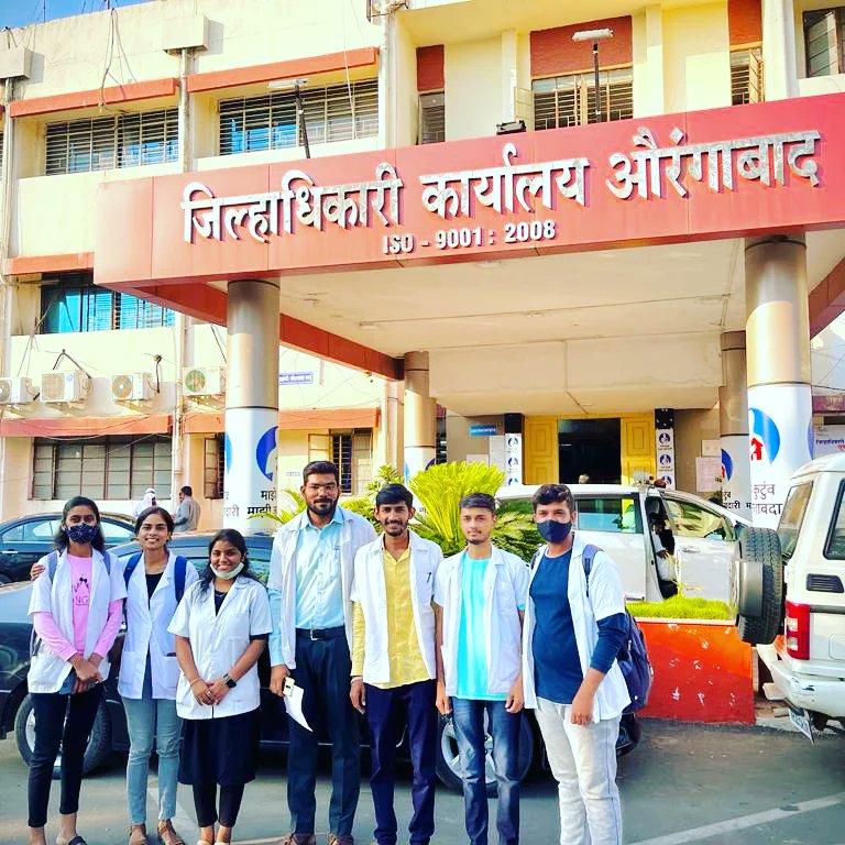 BpmtGmch's tweet photo. आज मा. जिल्हाधिकारी आस्तिककुमार पांडेय सरांची भेट घेऊन विद्यावेतन (stipends) व महाविद्यालयीन प्रश्नांवरही चर्चा केली... समाधान कारक प्रतिसाद मिळाला त्यांच्या पातळीवरील प्रश्न सोडवतो, व राज्यशासनाला पाठपुरावा करू असे आश्वासन दिले..!
@mieknathshinde 
@Dev_Fadnavis 
@girishdmahajan https://t.co/sVtfdS9V8b