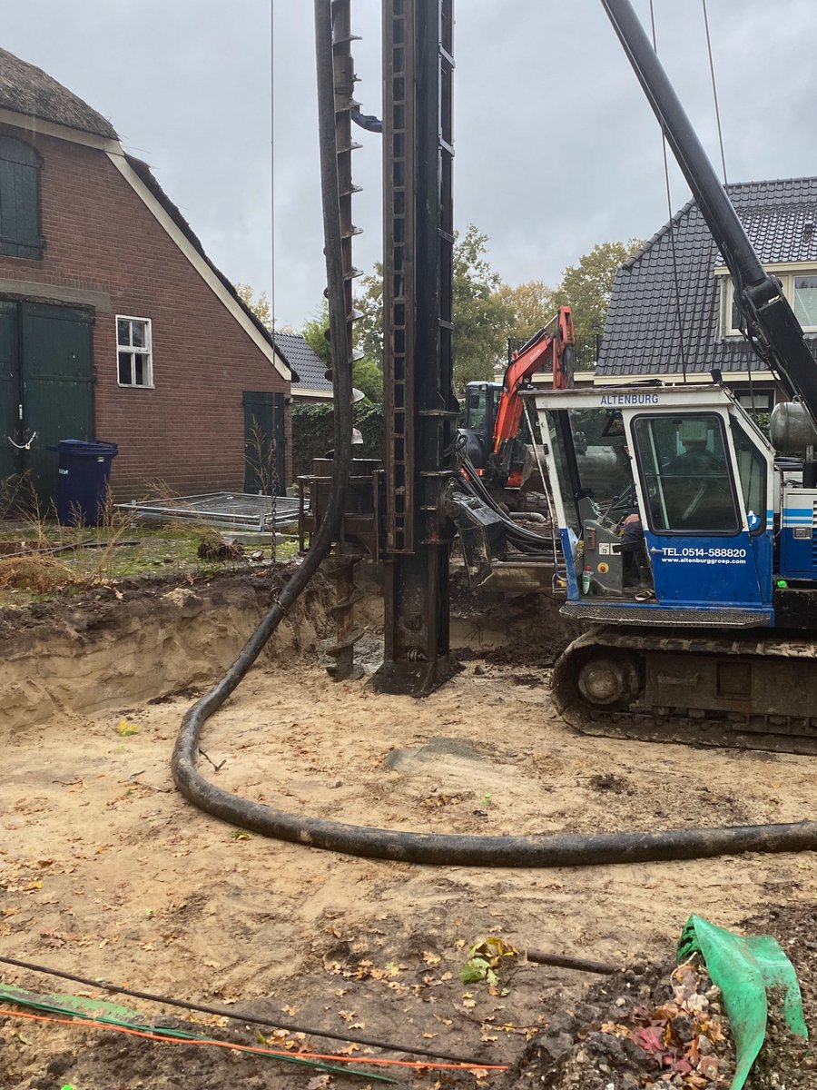 De bouw van 12 woningen Ferdinand Huyck in Soest is begonnen. 10 twee-onder-een-kap woningen en twee vrijstaande woningen. Het project is ontwikkeld door KlokGroep