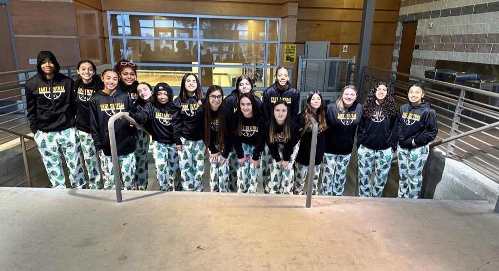 📸 Overload happening this weekend! 

Hill Country Classic Tournament
Marble Falls, TX

Game 1: vs Azle 1:30pm 
Game 2: Thursday Night TBA
#ECHoops #1Team1Goal #Family 
<a href="/ArriolaSuzette/">Suzette Arriola</a> <a href="/ECISDtweets/">East Central ISD</a> <a href="/_ECAthletics/">ECHS Hornet Athletics</a>