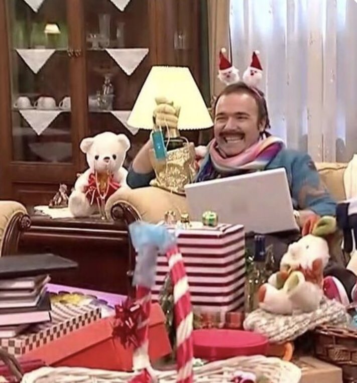 Burhan ve ben krismiiis ruhuna girmiş bulunmaktayız🎄