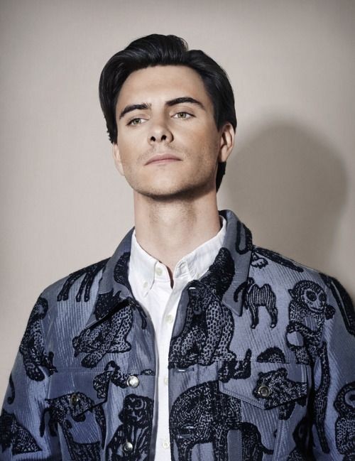 Happy birthday to Harry Lloyd! 