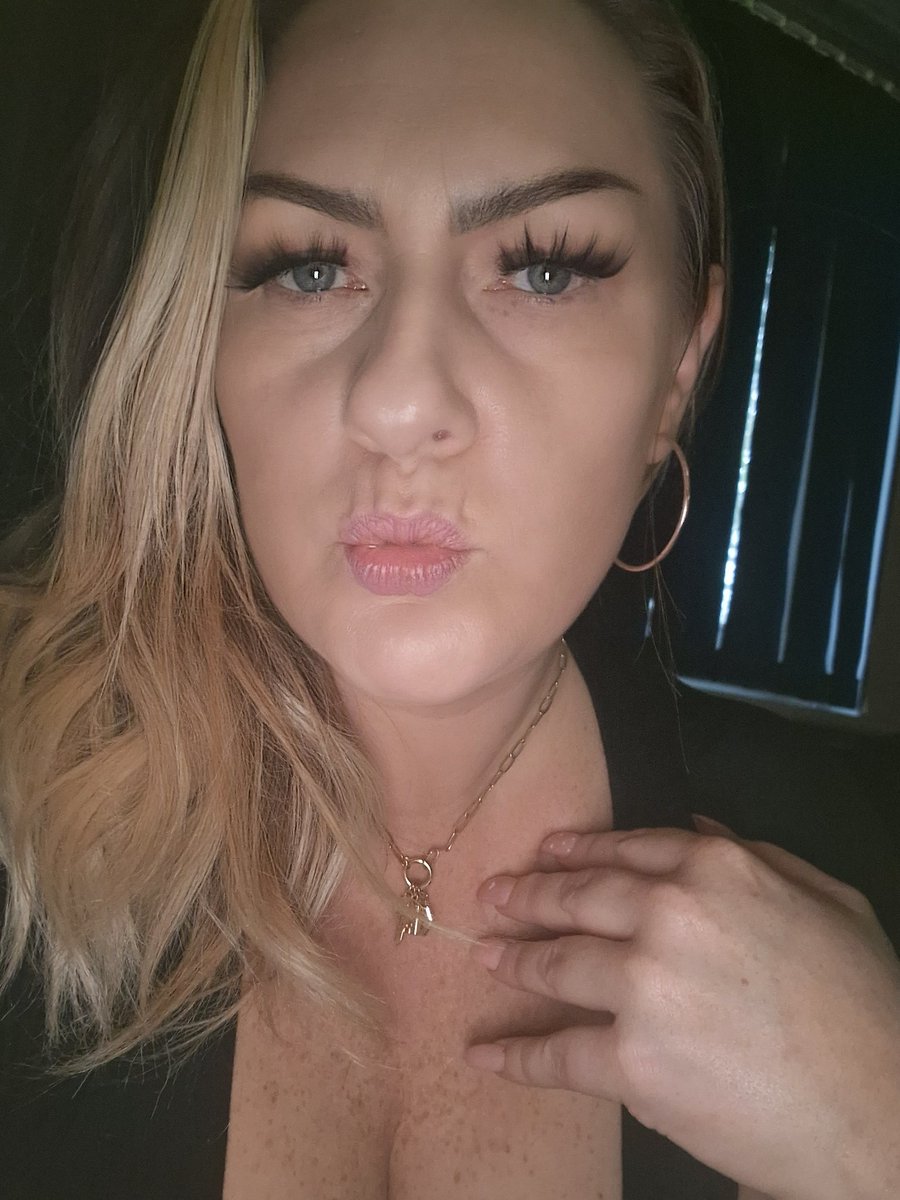MrsBmilfxx's tweet photo. Can't decide what mood I'm in today.
💸TributeThursday💸
#makemehappy
#titsthursday
#tanday
Goddess Femdom Findom Fetish Milf Submissive Paypig Finsub Slave paysub feet foot soles toes nylon lingerie boots cashmeet coffee errands spoonspig ♀️ https://t.co/3duZNfp5YP
