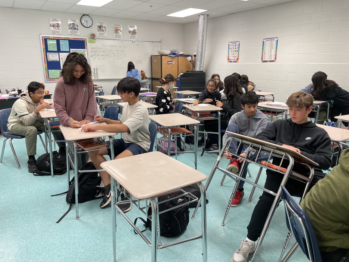 jesuisdebra's tweet photo. Students in Ms. Parrish’s Spanish 1 class engaged and excited to practice antonyms ⁦@kilmercougars⁩ ⁦@swmcfarlane⁩ ⁦@FCPSR2⁩ https://t.co/5FpEt5eOqc
