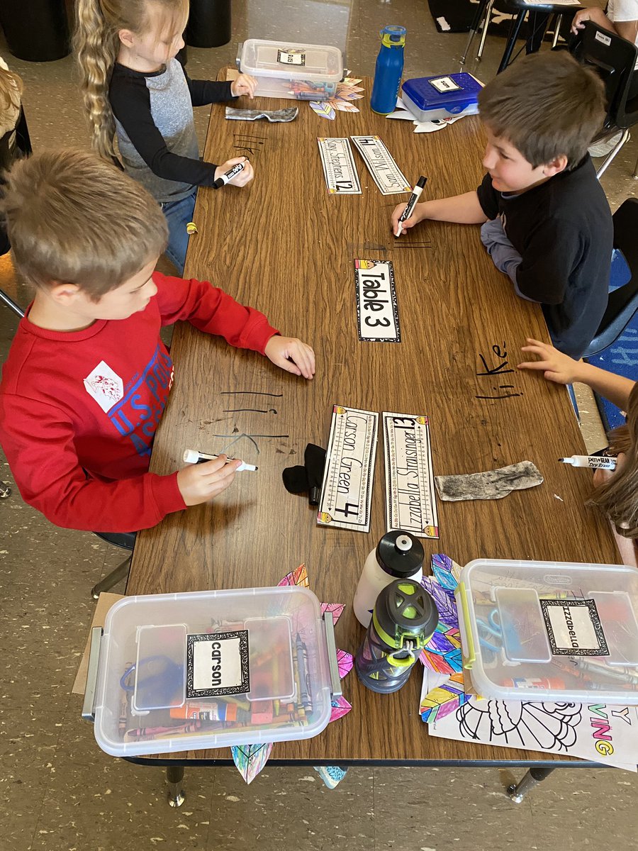 Who knew writing sight words on the table could be so much fun?! @HenryElementary @ClintonMoCards