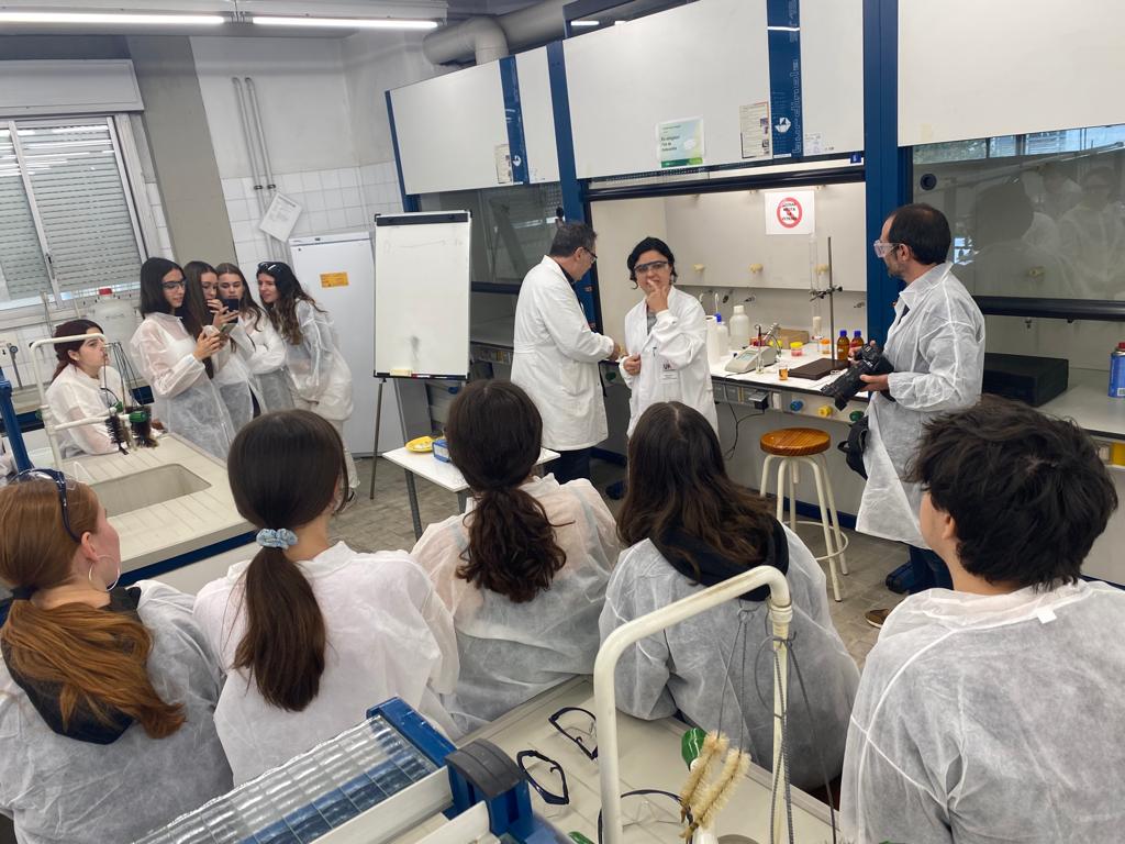 biorefformed's tweet photo. We continue today with the students of #IESPerecalders! #NeusPuy and @RoserManeja have talked about chemistry and global change together with researchers from @CRMatematica
@UABBarcelona. #SDCC2022 https://t.co/t66kmRbjmb