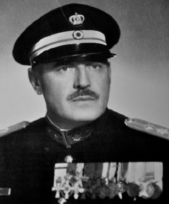 Νίκος Ντερτιλής 🇬🇷, τούς πολιτικούς τούς είχε γραμμένους στα υποδήματα του.