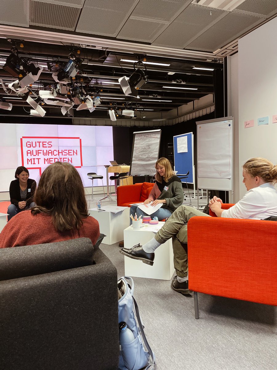 Wie gute Kollaboration und lokale Medienarbeit gelingen kann, besprechen wir heute im #mediencafe im <a href="/MIZBabelsberg/">MIZ Babelsberg</a> mit unseren Lokalen #netzwerkeGAmM 🤳