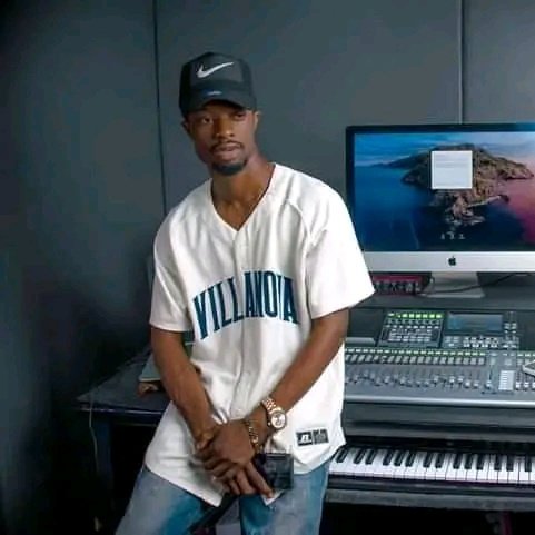 mr_monyanyo's tweet photo. Juste envie de changer de profil 😕
#NouvellePhotoDeProfil #monyanyo #producer #monincgroup https://t.co/IDYohpIBcW