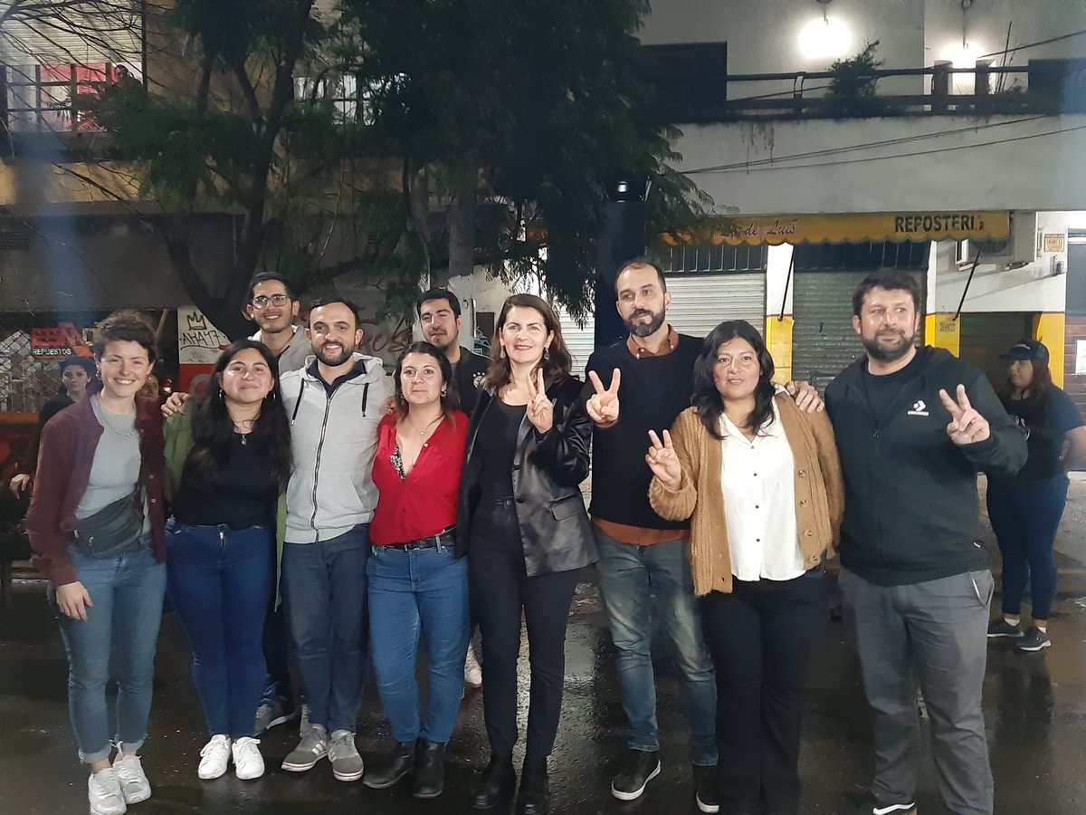 Con la definición de popularizar el poder.
Con la convicción de la distribución justa.
Con la certeza de que nadie se salva en soledad.
Militamos.
Porque soy, siempre es plural.

*De la compañeraza Lau Chihade